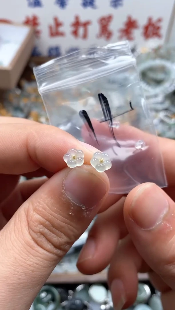 【闪购商品】翡翠颈饰未镶嵌哥哥