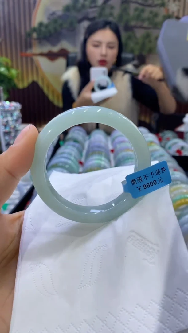 【闪购商品】翡翠手镯未镶嵌多人09374