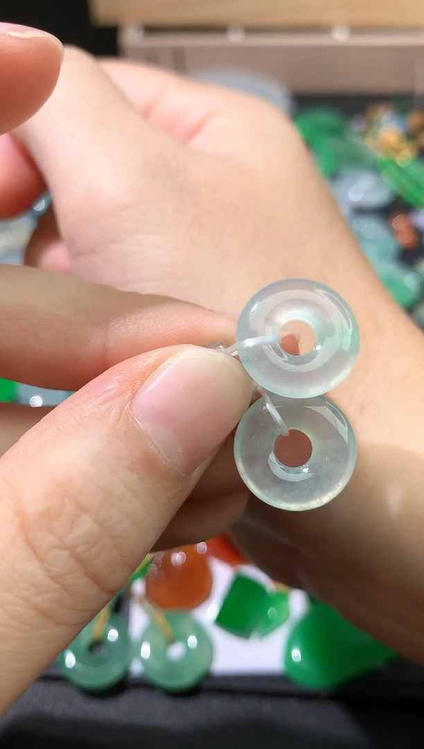 颈饰未镶嵌翡翠吊坠