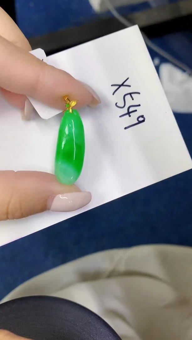 颈饰18K金镶嵌翡翠缅甸天然翡翠A货