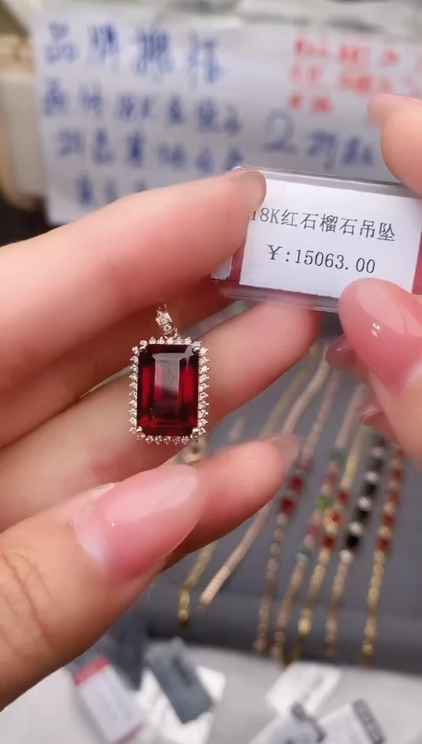 颈饰18K金镶嵌石榴石--专柜--