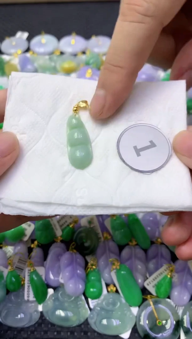 颈饰未镶嵌翡翠天然缅甸翡翠A货