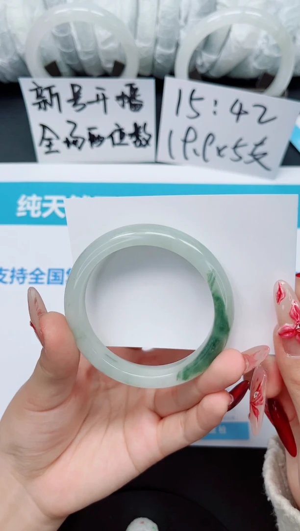 【闪购商品】石英质玉手镯未镶嵌b61