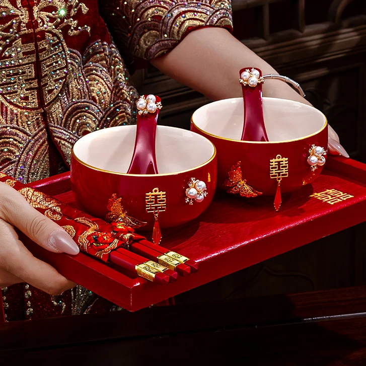 结婚喜碗筷勺套装礼盒高档红碗一对新款送新人女方陪嫁新婚庆用品