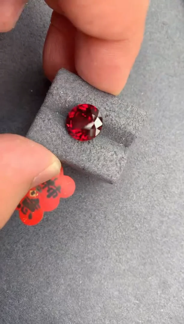 【闪购商品】石榴石裸石未镶嵌6.1ct镁铝榴石