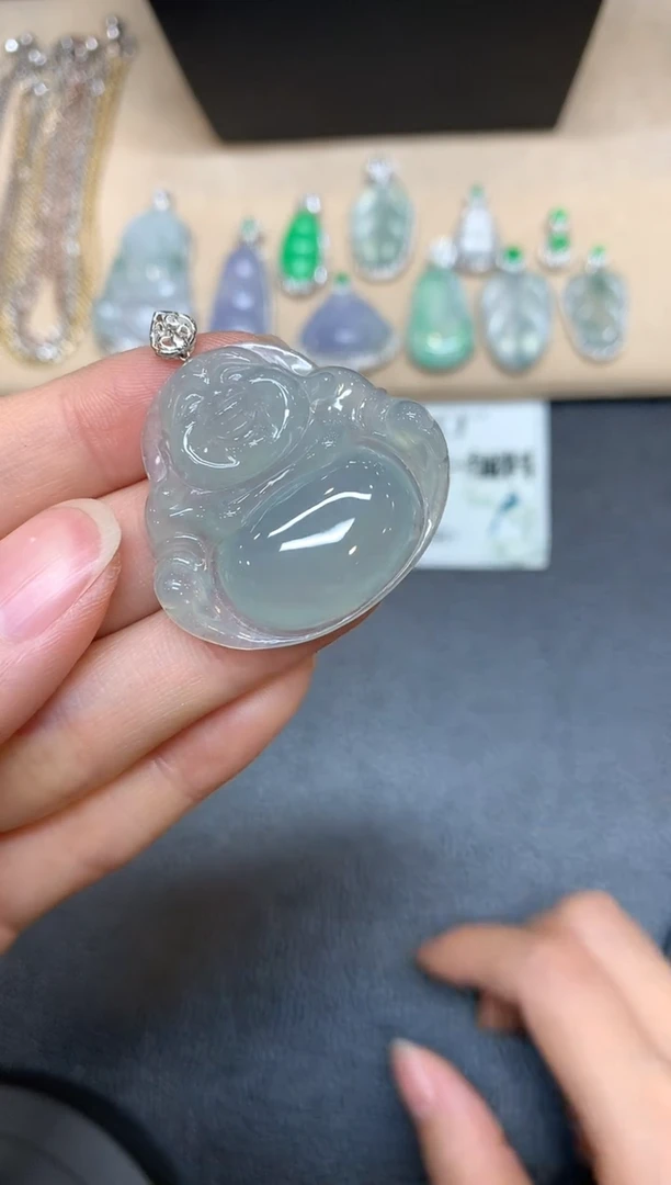 【闪购商品】翡翠颈饰18K金镶嵌佛公【无服务费】