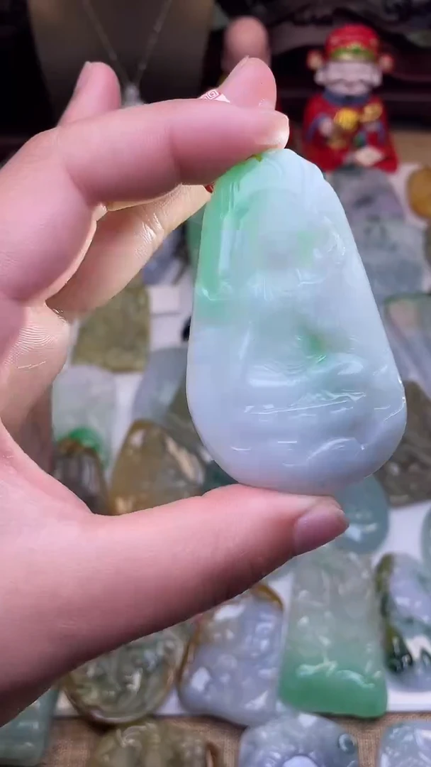 颈饰未镶嵌翡翠观音