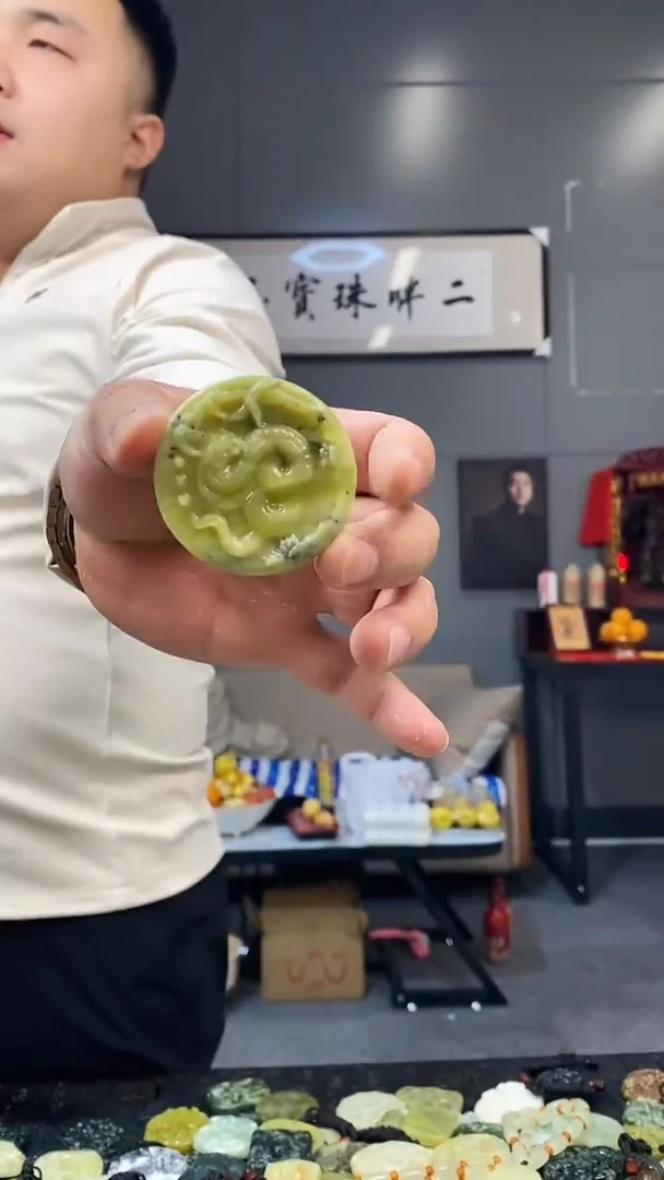 未镶嵌蛇纹石玉其他天然岫玉（多样性发其中之一）