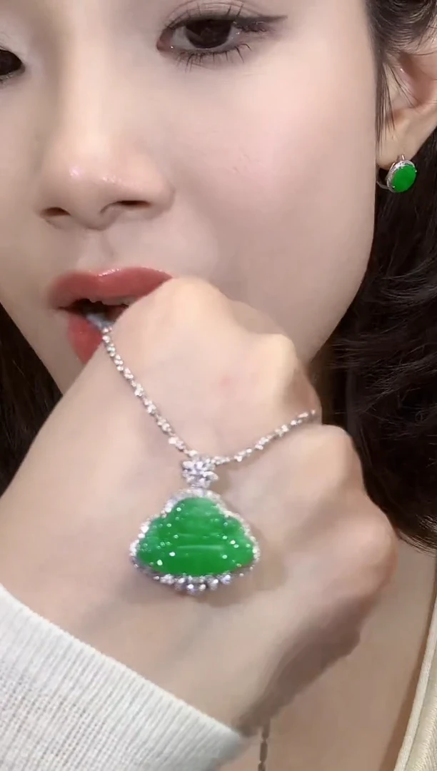 吊坠(不含链)18K金镶嵌翡翠A8