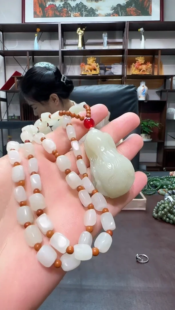 颈饰未镶嵌和田玉