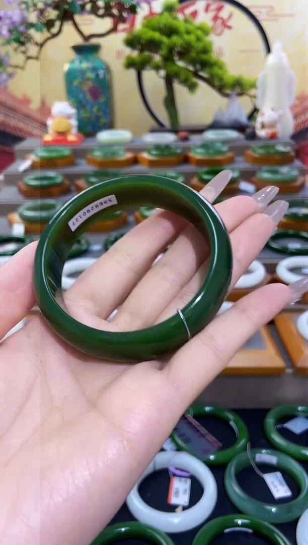 【闪购商品】和田玉手镯未镶嵌俄罗斯老坑碧玉手镯