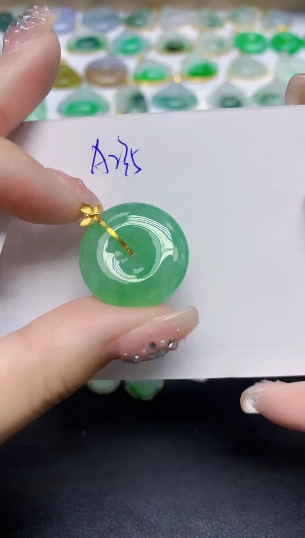 颈饰18K金镶嵌翡翠天然缅甸翡翠A货翡翠百元以上9元证书费自理