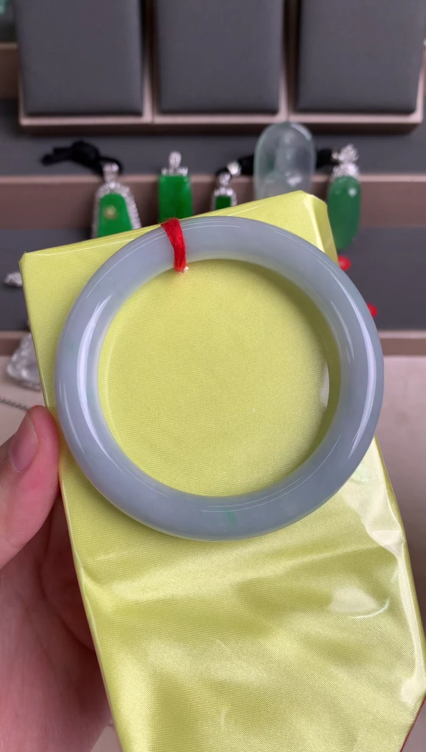 未镶嵌手镯翡翠手镯