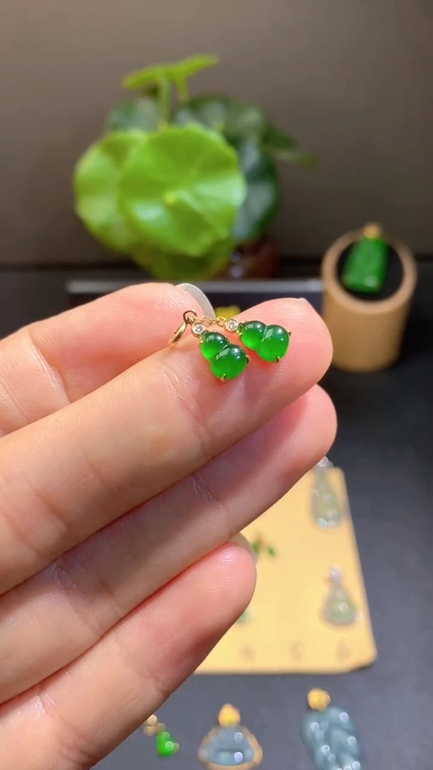 颈饰18K金镶嵌翡翠翡翠A货