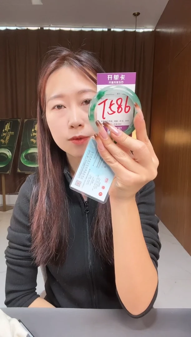 【闪购商品】石英质玉手镯未镶嵌非洲翠