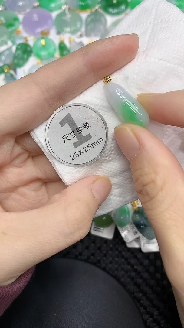 颈饰18K金镶嵌翡翠1111111111111111