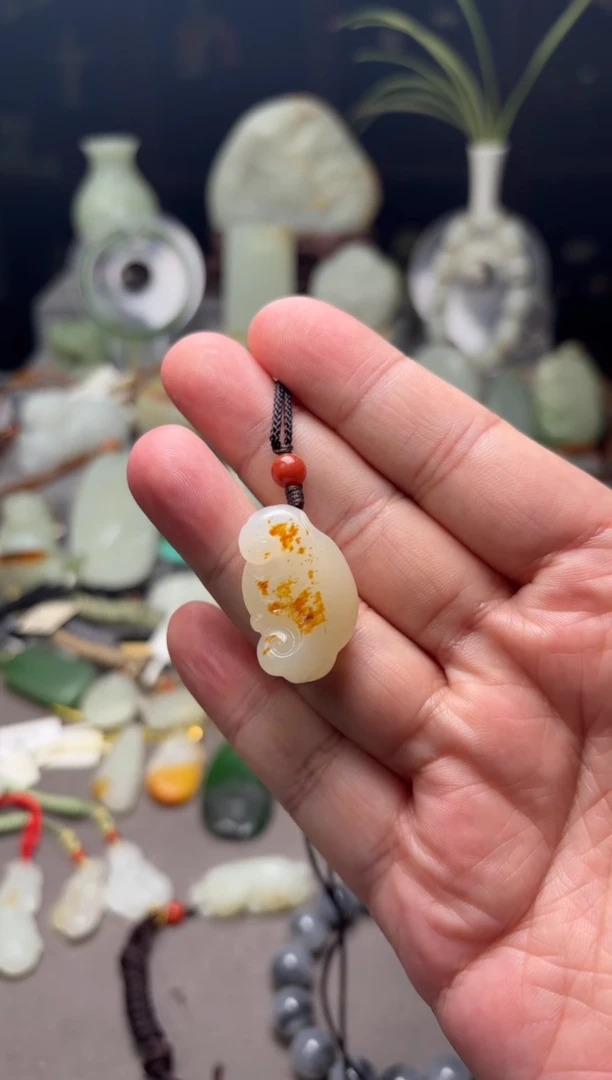 颈饰未镶嵌和田玉T****清灵芝挂件