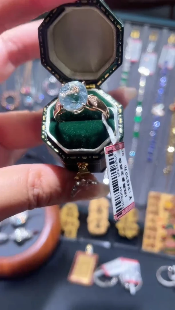 【闪购商品】海蓝宝石戒指18K金镶嵌海蓝宝戒指