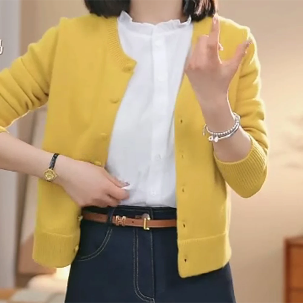 【幸运】2025早春新款上新限定色系艺术设计感简约包扣针织开衫女