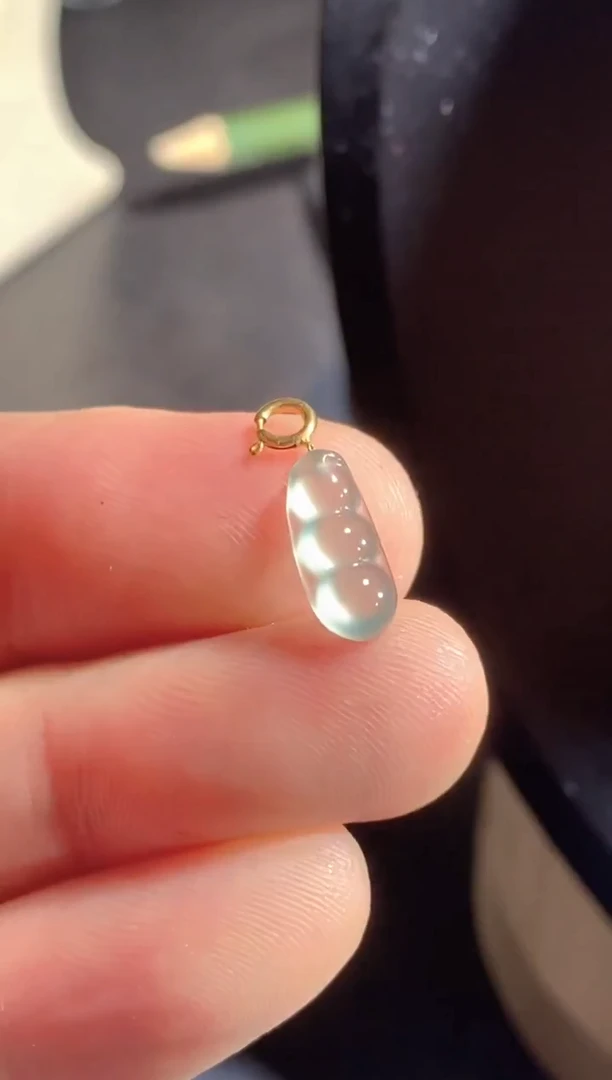 颈饰18K金镶嵌翡翠