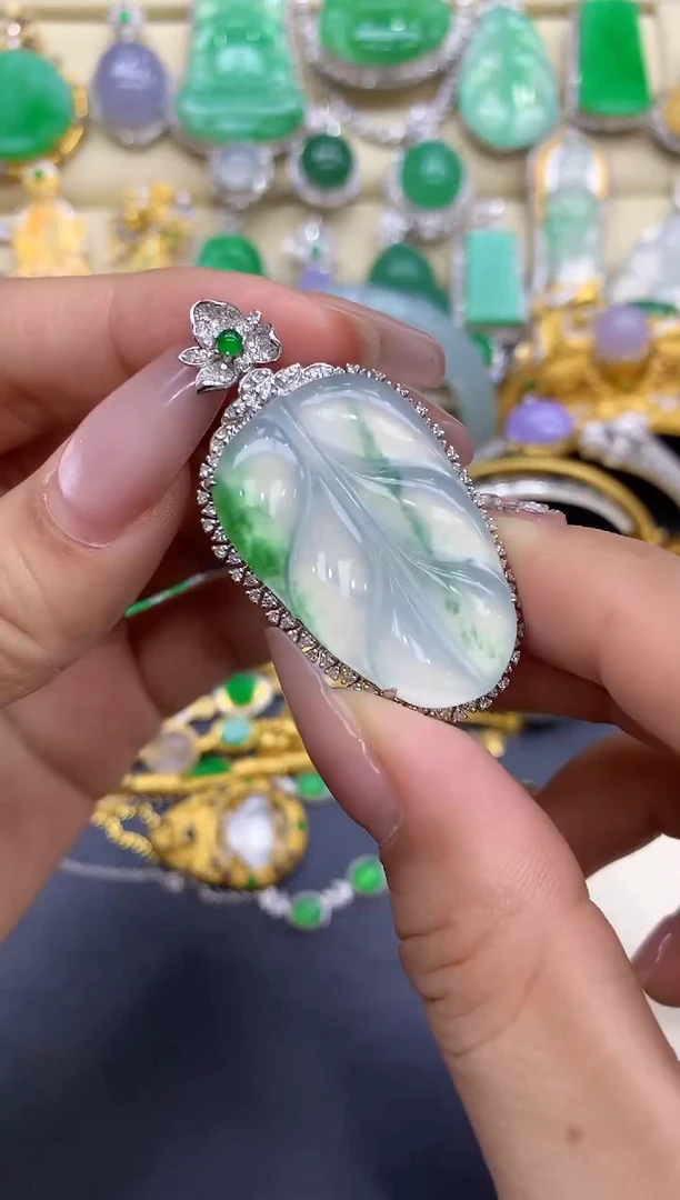 颈饰18K金镶嵌翡翠426-中国好珍宝