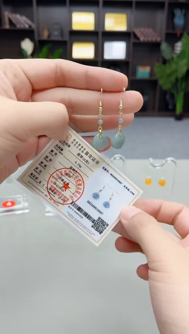 银S925镶嵌翡翠耳饰328000