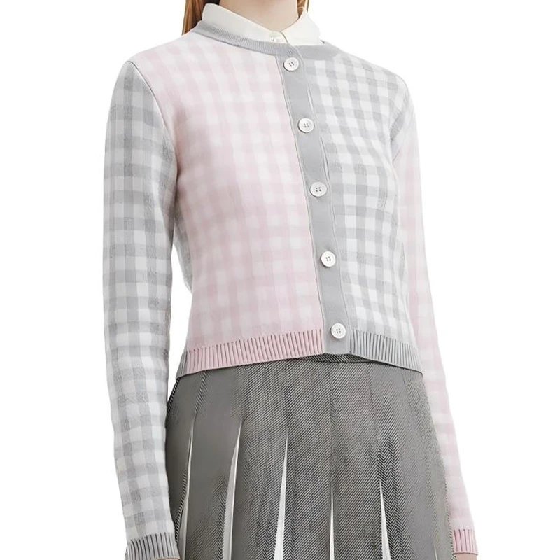 T家拼色格子圆领开衫粉灰拼色+圆领背心 618