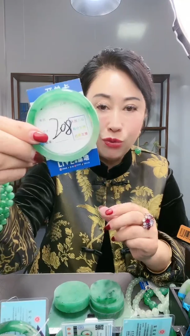 【闪购商品】石英质玉手镯未镶嵌非洲翠