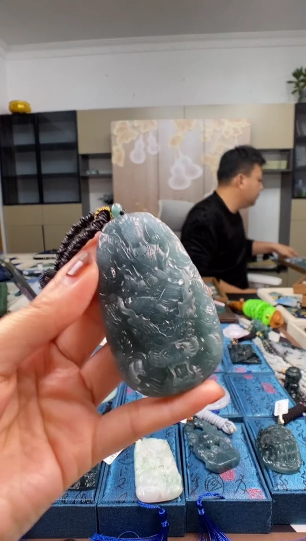 颈饰未镶嵌翡翠 多样性发其一
