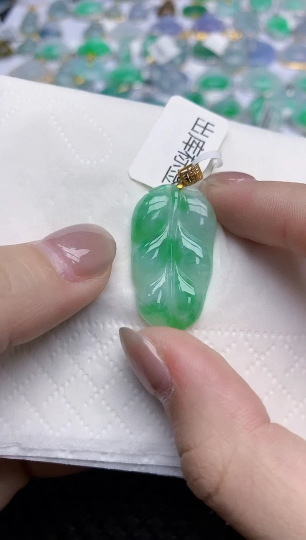 【闪购商品】翡翠颈饰18K金镶嵌天然翡翠A货