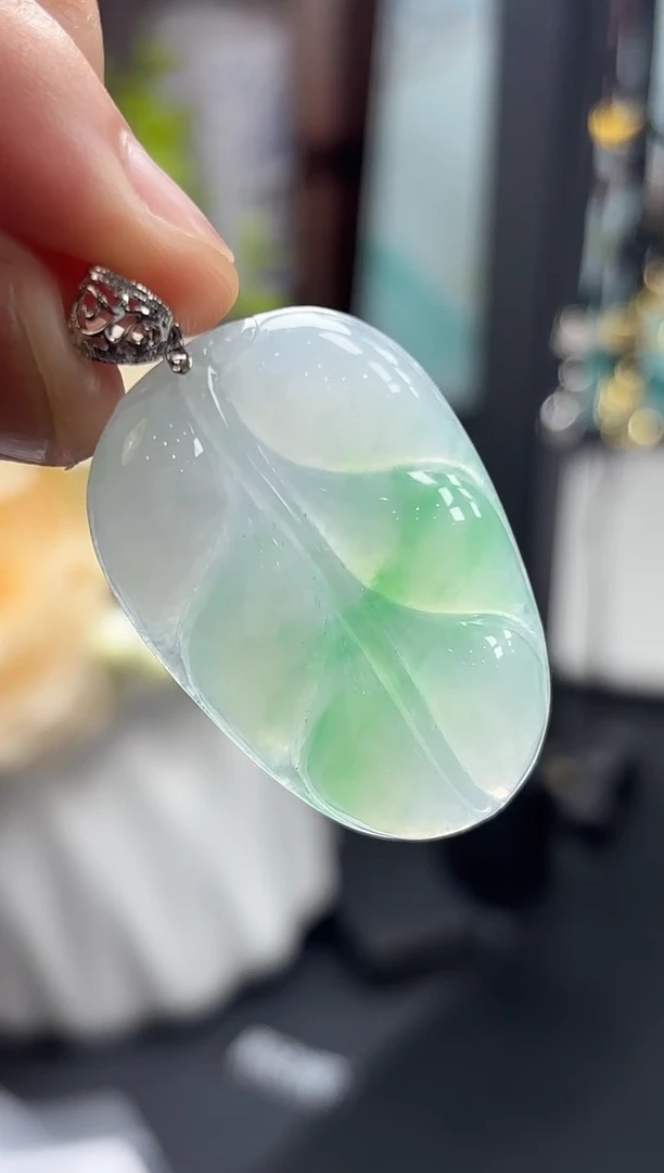 18K金镶嵌挂件翡翠叶子