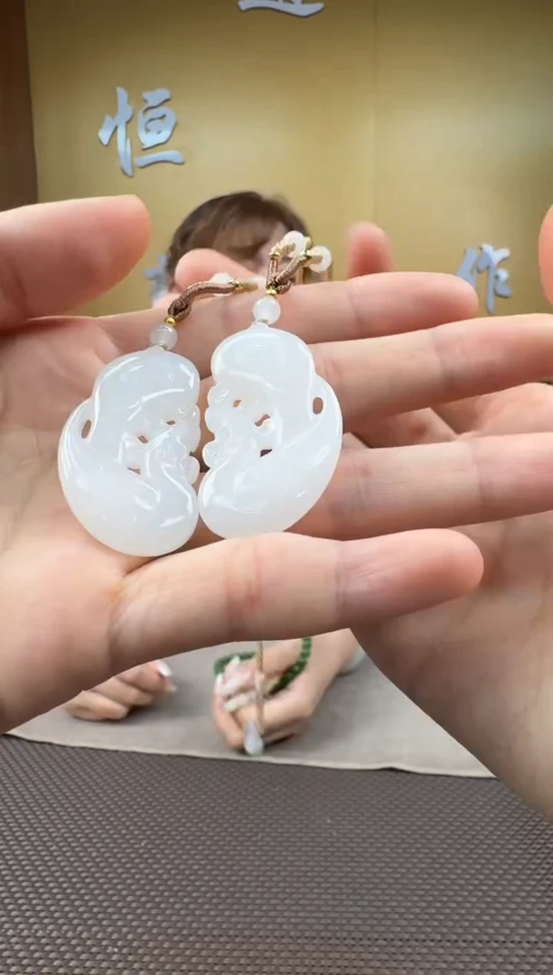 和田玉未镶嵌颈饰挂件一对