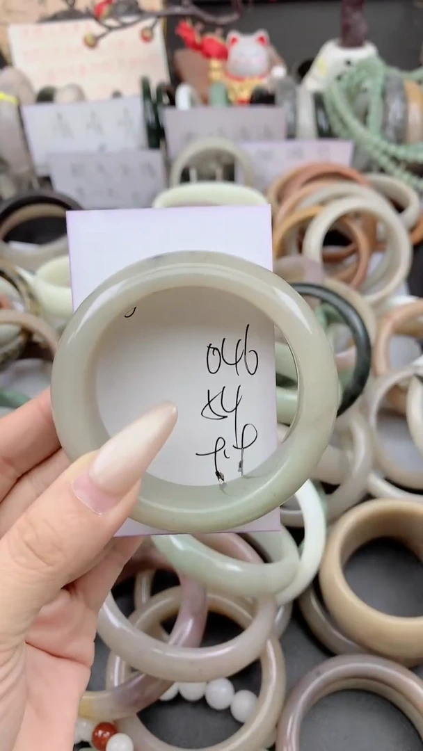 未镶嵌手镯石英质玉046