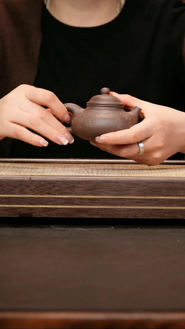 茶壶紫砂天青泥 容天 刻绘款