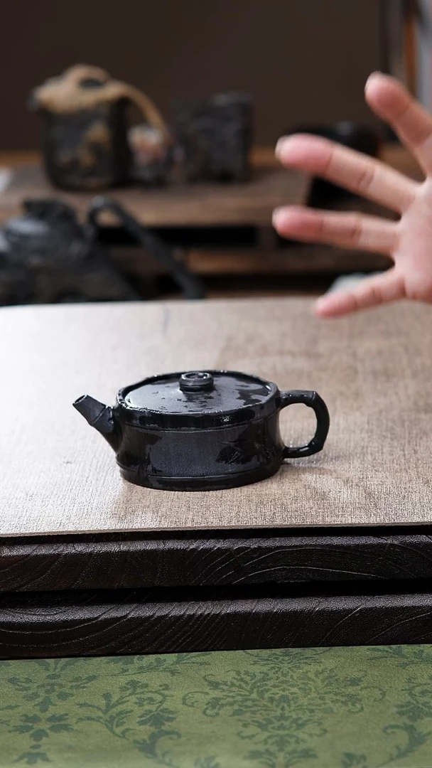 中式归玉堂冰碛岩重工雕刻扁竹壶