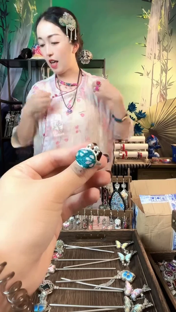 织绣彩云南阁非遗老绣饰品343