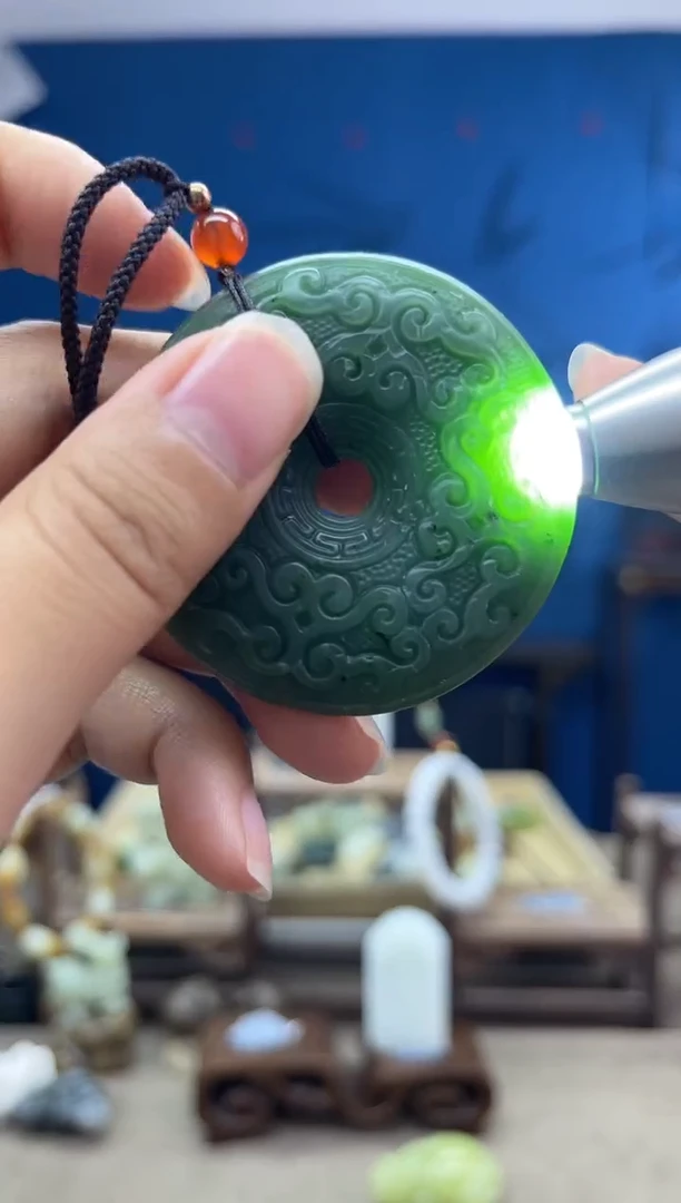 和田玉未镶嵌颈饰1