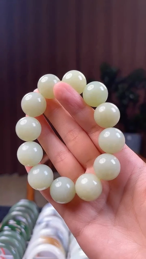手串未镶嵌和田玉18mm左右