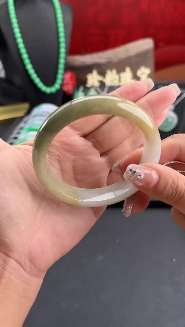 翡翠手镯未镶嵌手镯