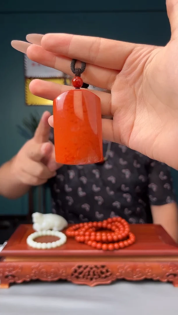 南红玛瑙未镶嵌颈饰吊坠