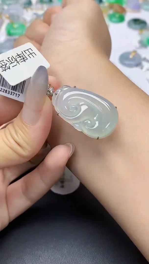翡翠18K金镶嵌颈饰天然缅甸a货翡翠