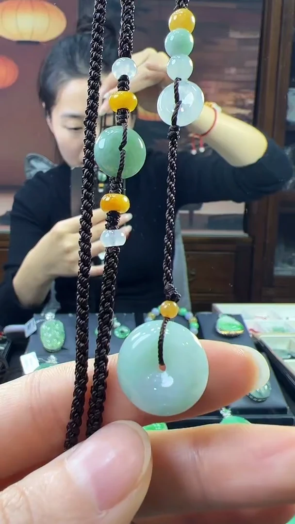 未镶嵌挂件翡翠美背