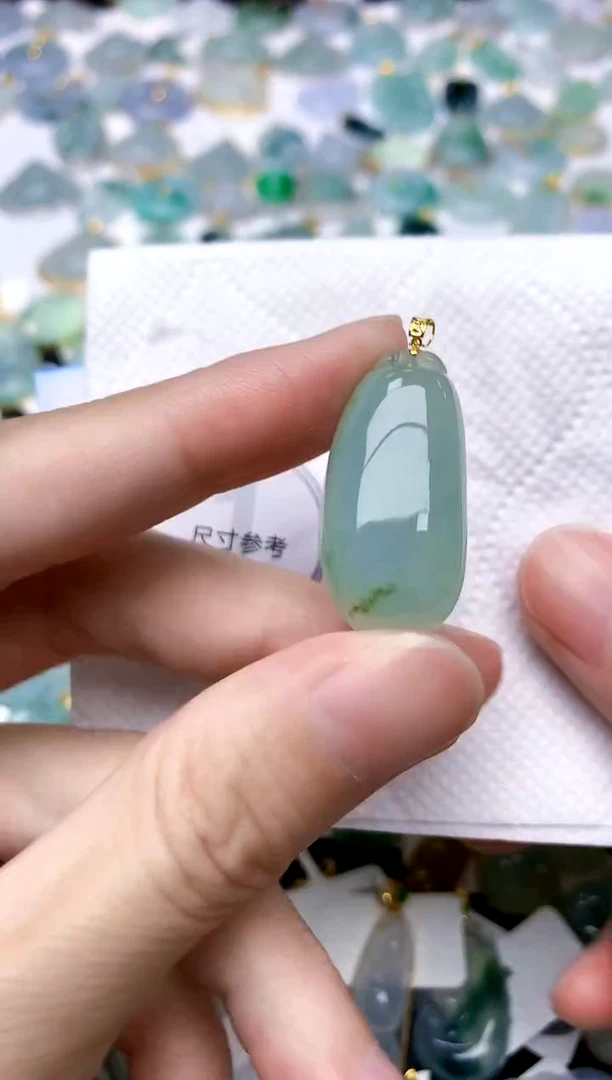颈饰18K金镶嵌翡翠天然A货翡翠