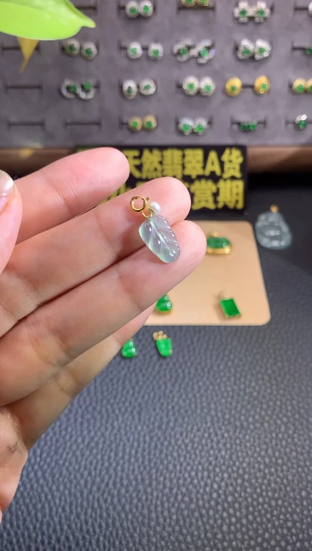 颈饰18K金镶嵌翡翠源头工厂天然翡翠A货，福利价