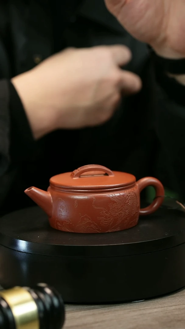 茶壶紫砂痴**种H2383方开明刻绘游龙汉瓦