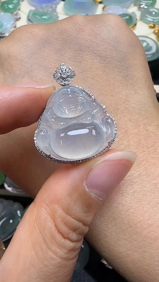 颈饰18K金镶嵌翡翠佛公