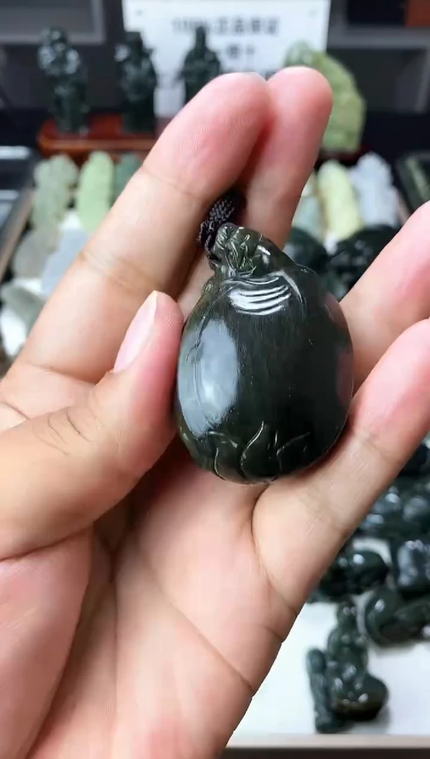 颈饰未镶嵌和田玉1