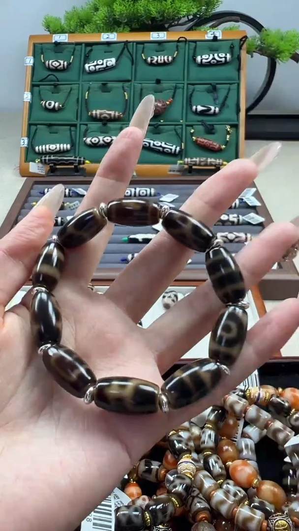 玛瑙/玉髓（覆膜）颈饰合金60微瑕随机发货