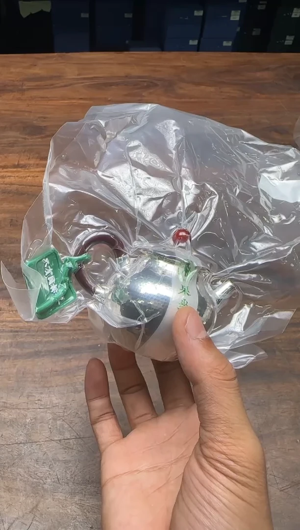 爱****水呆坐 手敲莲瓣玉梨壶