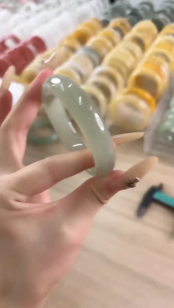 未镶嵌手镯石英质玉50-53D